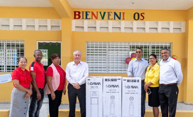 Parque Cementerio Puerta del Cielo refuerza su compromiso con la educaci&oacute;n en La Gu&aacute;yiga mediante la donaci&oacute;n de equipos de agua potable