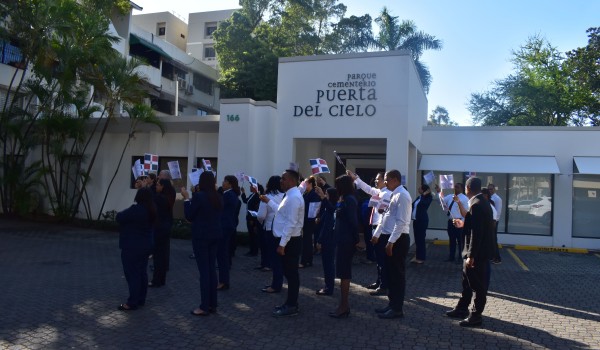 Parque Cementerio Puerta del Cielo honra la Independencia Dominicana
