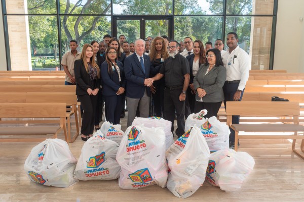 Parque Cementerio Puerta del Cielo ilumina el D&iacute;a de Reyes con regalos