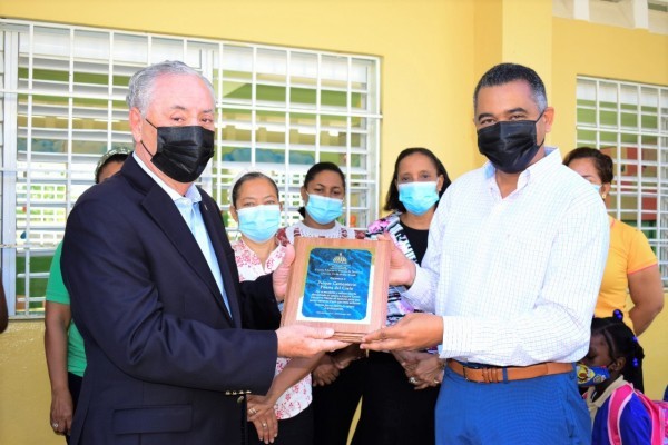 Puerta del Cielo mejora infraestructura escolar de su Comunidad