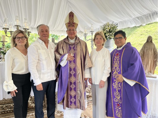 PUERTA DEL CIELO CELEBRA HERMOSA Y EMOTIVA MISA A LOS FIELES DIFUNTOS 