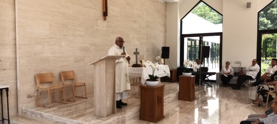 Parque Cementerio Puerta del Cielo celebra la primera misa mensual en su nueva iglesia "Cristo Resucitado"