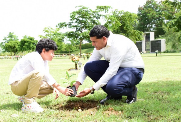 Puerta del Cielo reforesta con robles para recordar a Papá 2 (Copy)